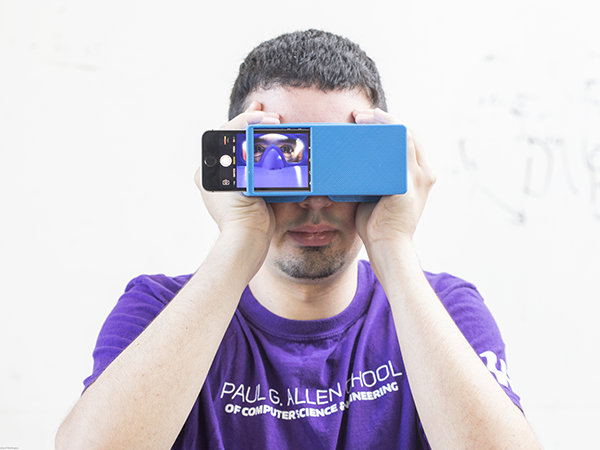 Alex Mariakakis demonstrates BiliScreen app using 3-D printed box