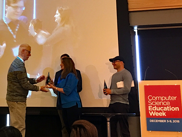 Richard Ladner accepting his award from Melinda Gates