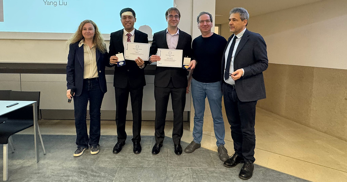 Thomas Rothvoss (center) receives the Trevisan Prize with Laura Sanità from Bocconi University, Yang P.  Liu from Carnegie Mellon University, along with Alon Rosen and Riccardo Zecchina from Bocconi University.